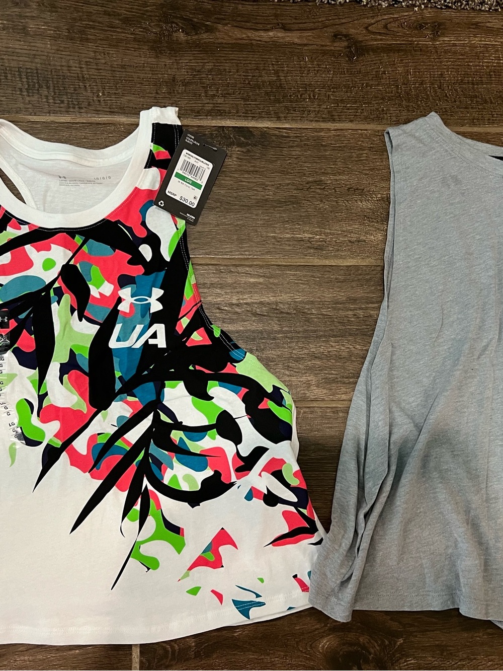 Under Armour Women’s White Multicolor/Grey Graphic Tank Top. Women’s size L